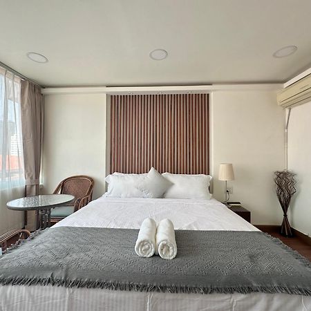 Longzhu Guesthouse Банкок Екстериор снимка