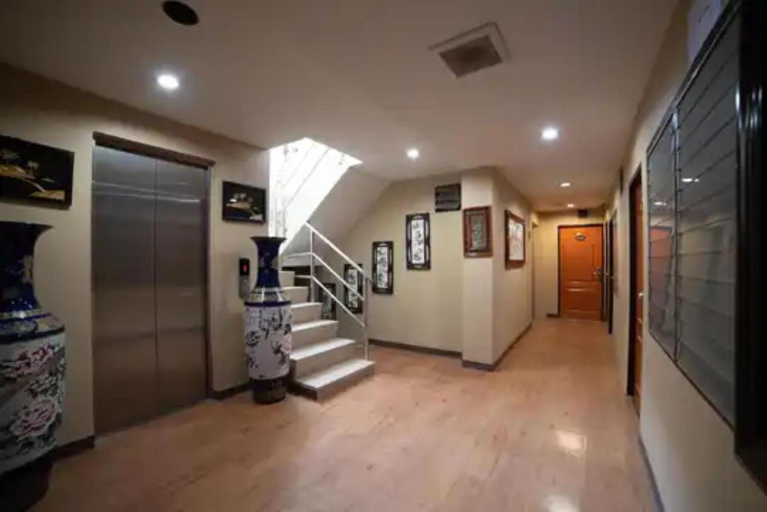 Longzhu Guesthouse Банкок Екстериор снимка