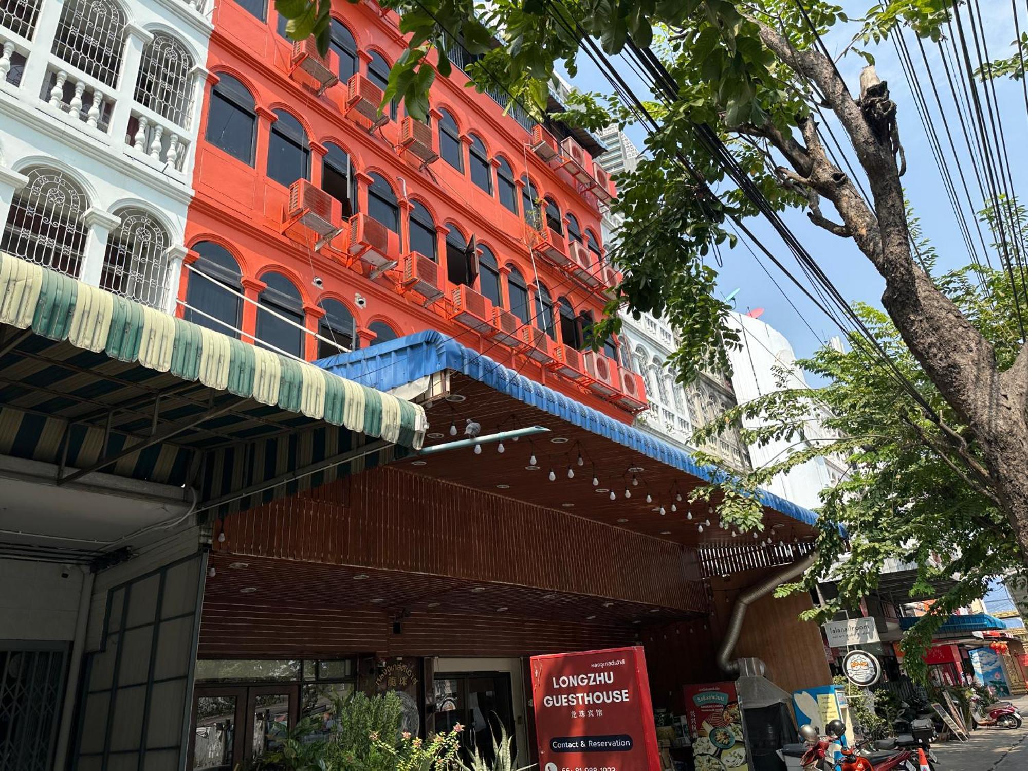 Longzhu Guesthouse Банкок Екстериор снимка