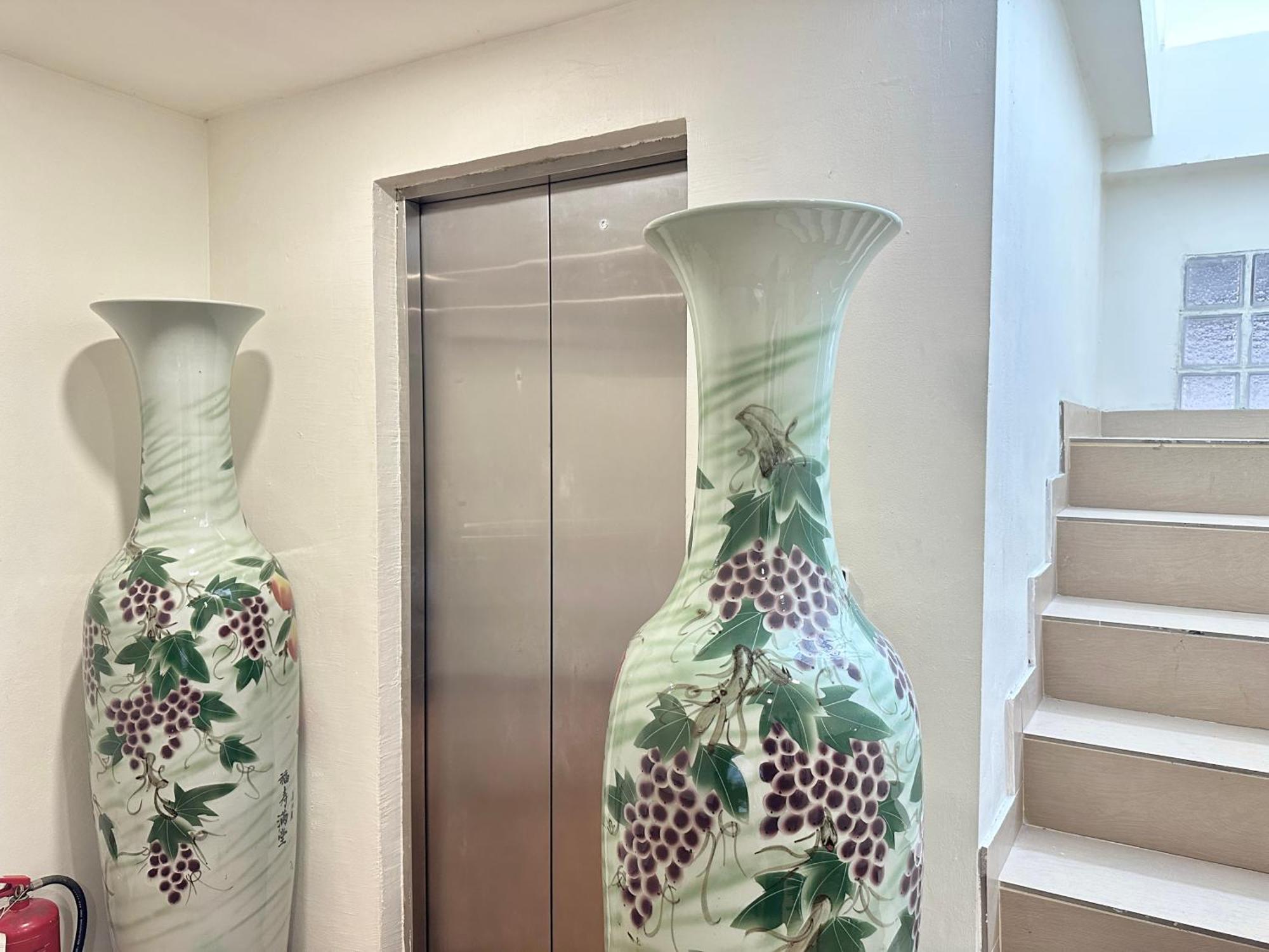 Longzhu Guesthouse Банкок Екстериор снимка