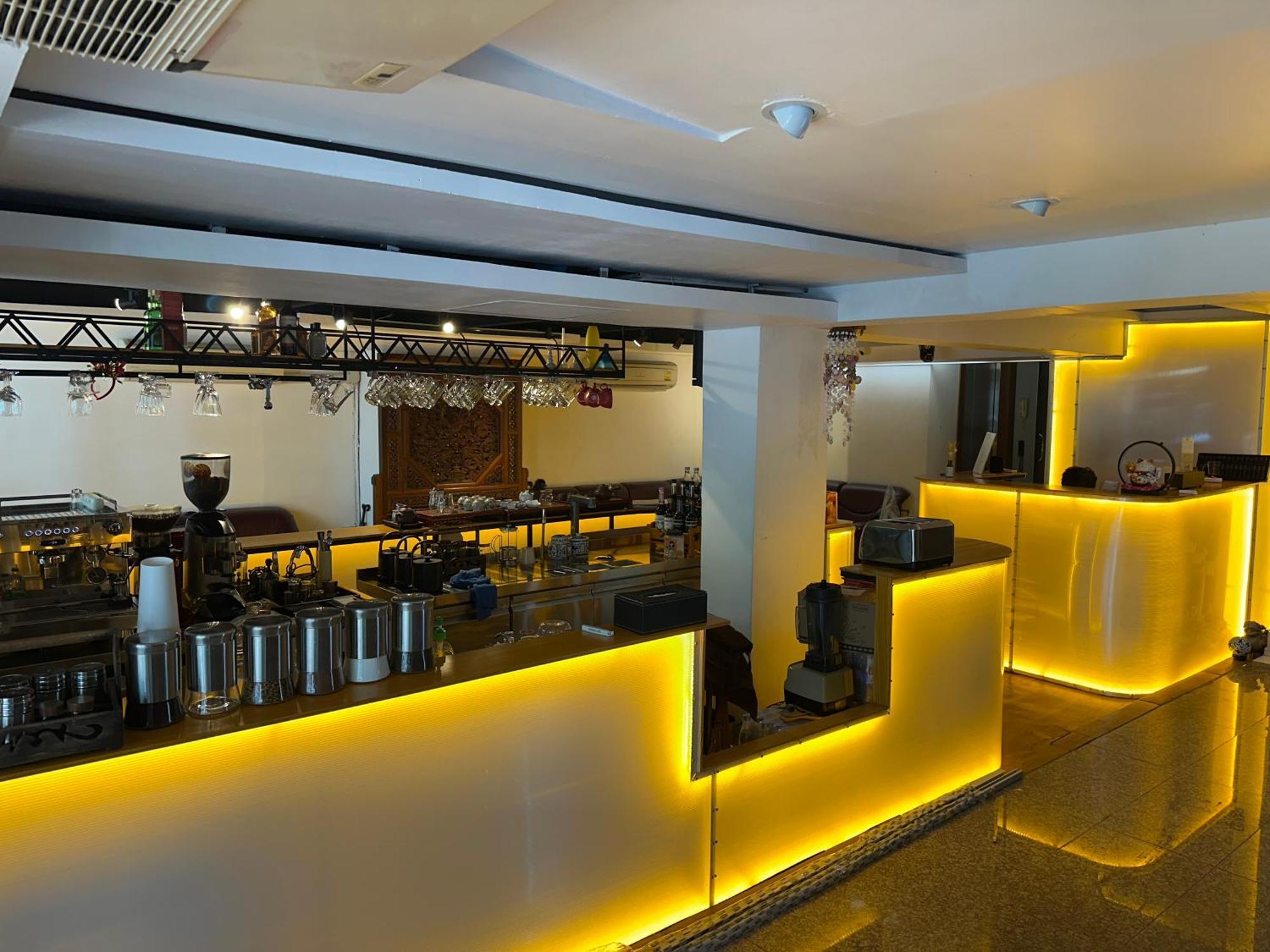 Longzhu Guesthouse Банкок Екстериор снимка
