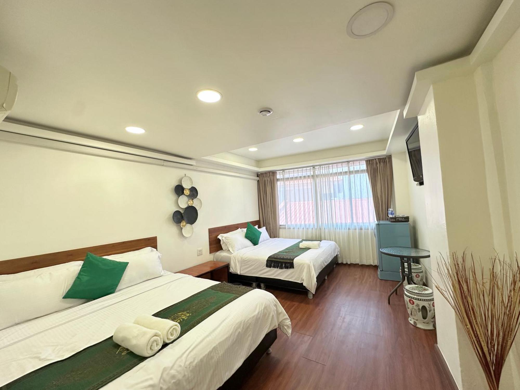 Longzhu Guesthouse Банкок Екстериор снимка