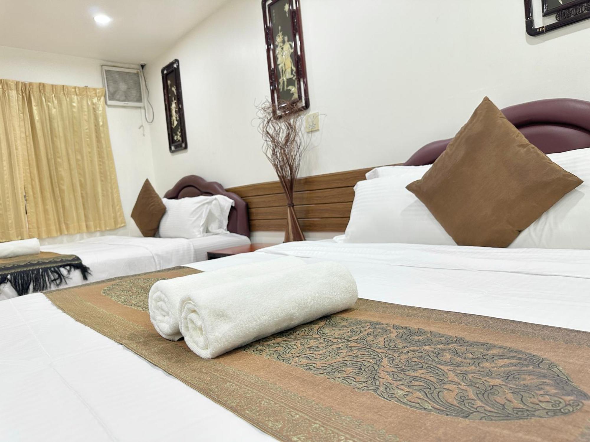 Longzhu Guesthouse Банкок Екстериор снимка