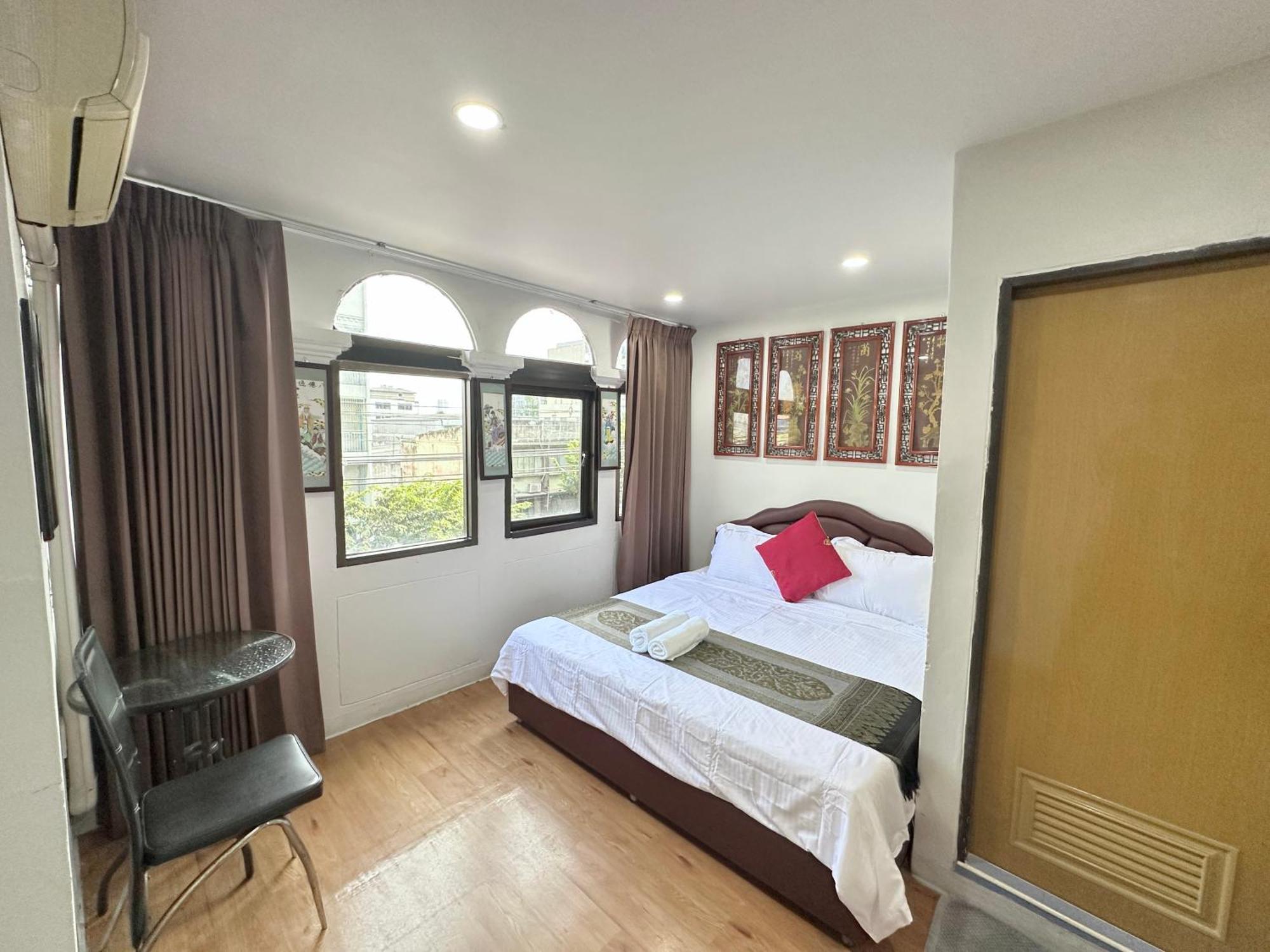 Longzhu Guesthouse Банкок Екстериор снимка