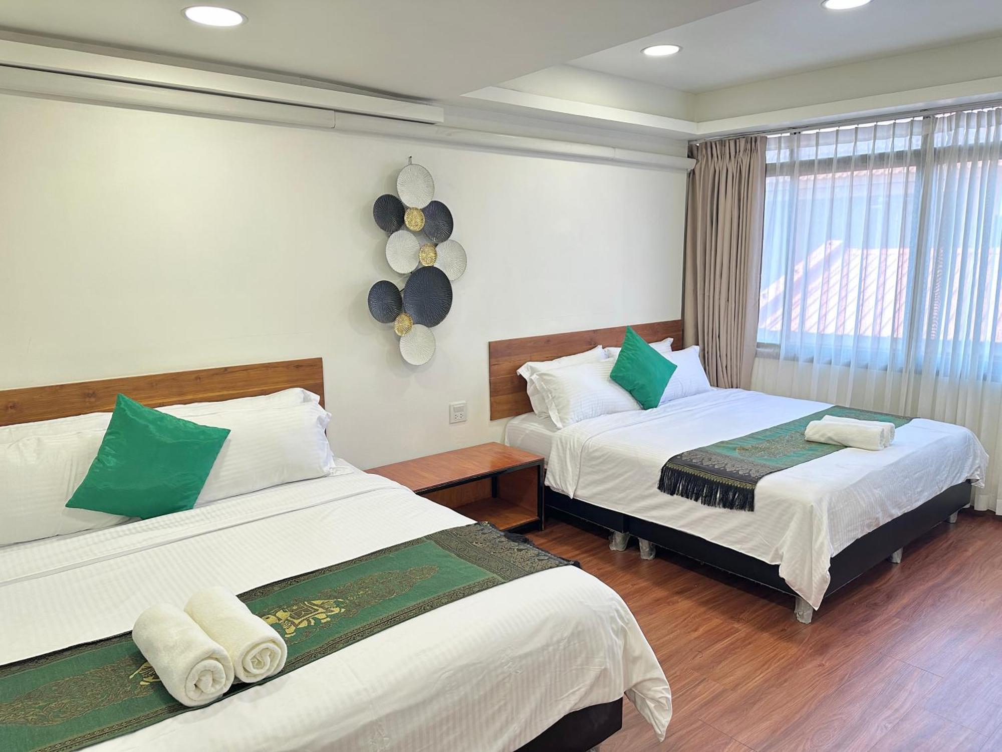 Longzhu Guesthouse Банкок Екстериор снимка