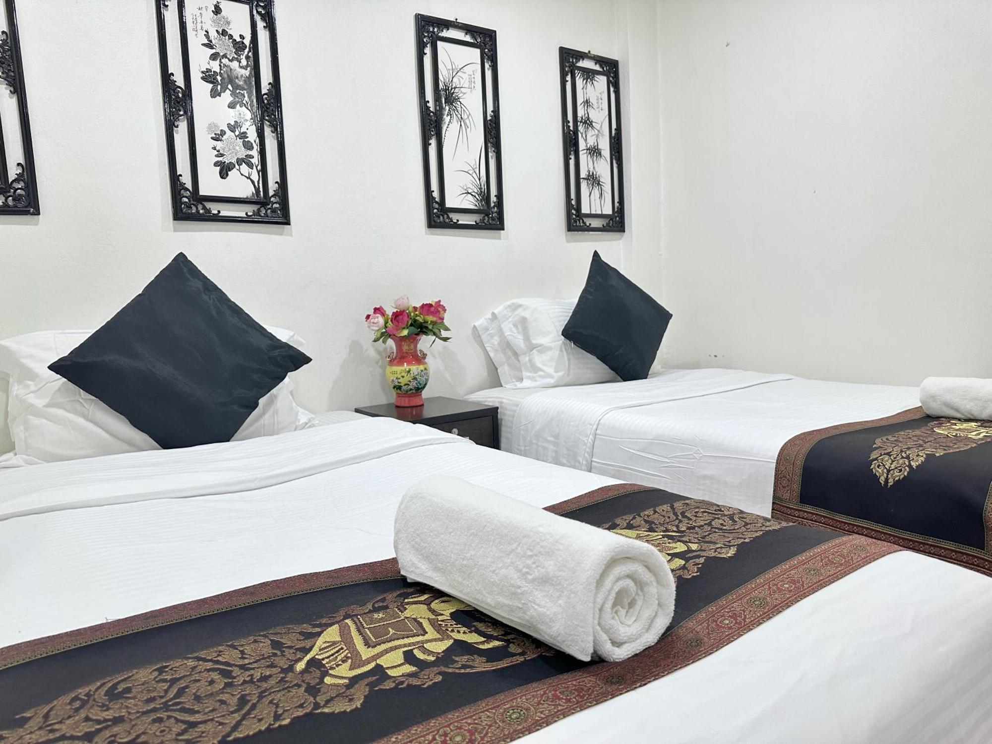 Longzhu Guesthouse Банкок Екстериор снимка