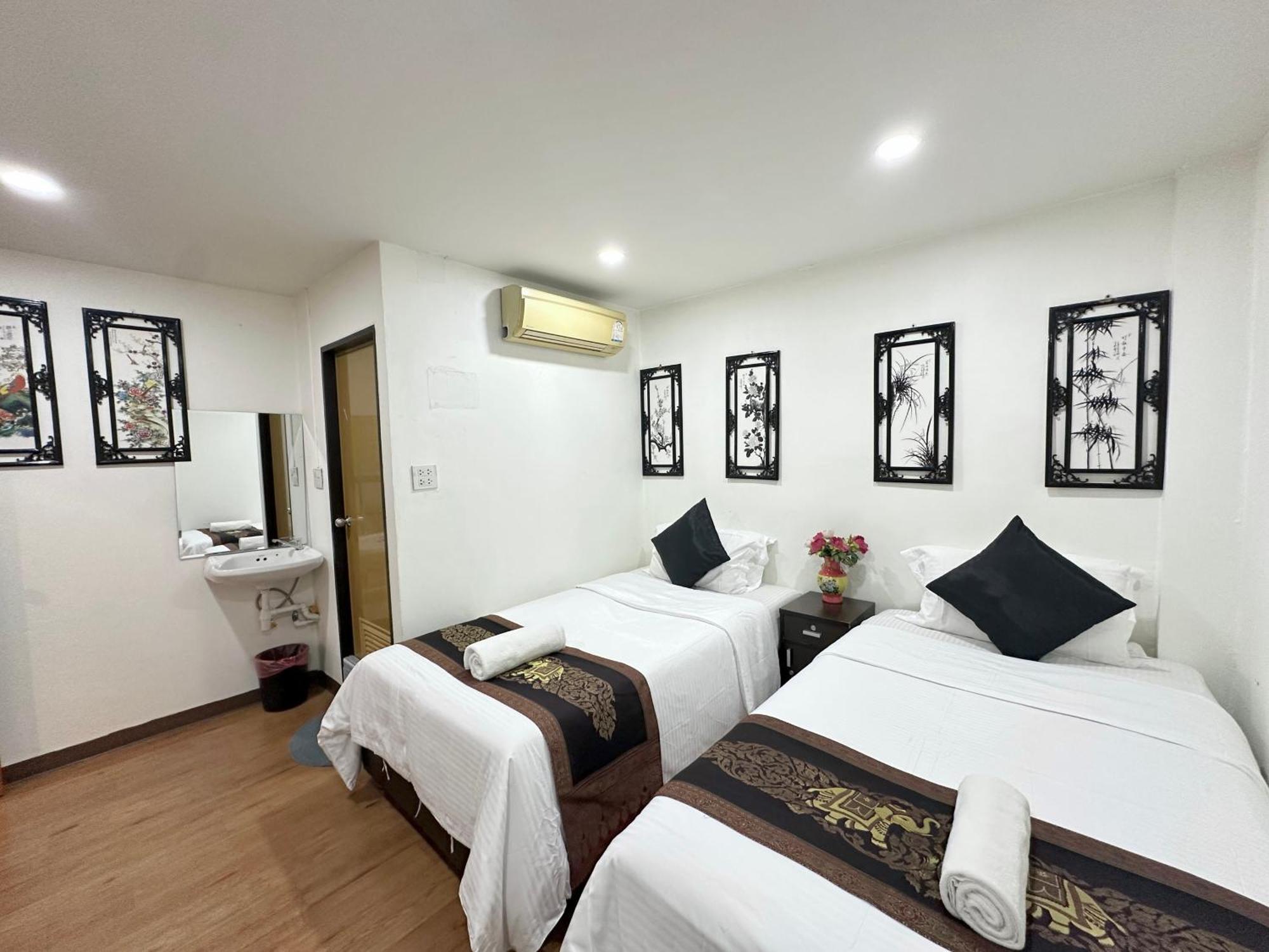 Longzhu Guesthouse Банкок Екстериор снимка