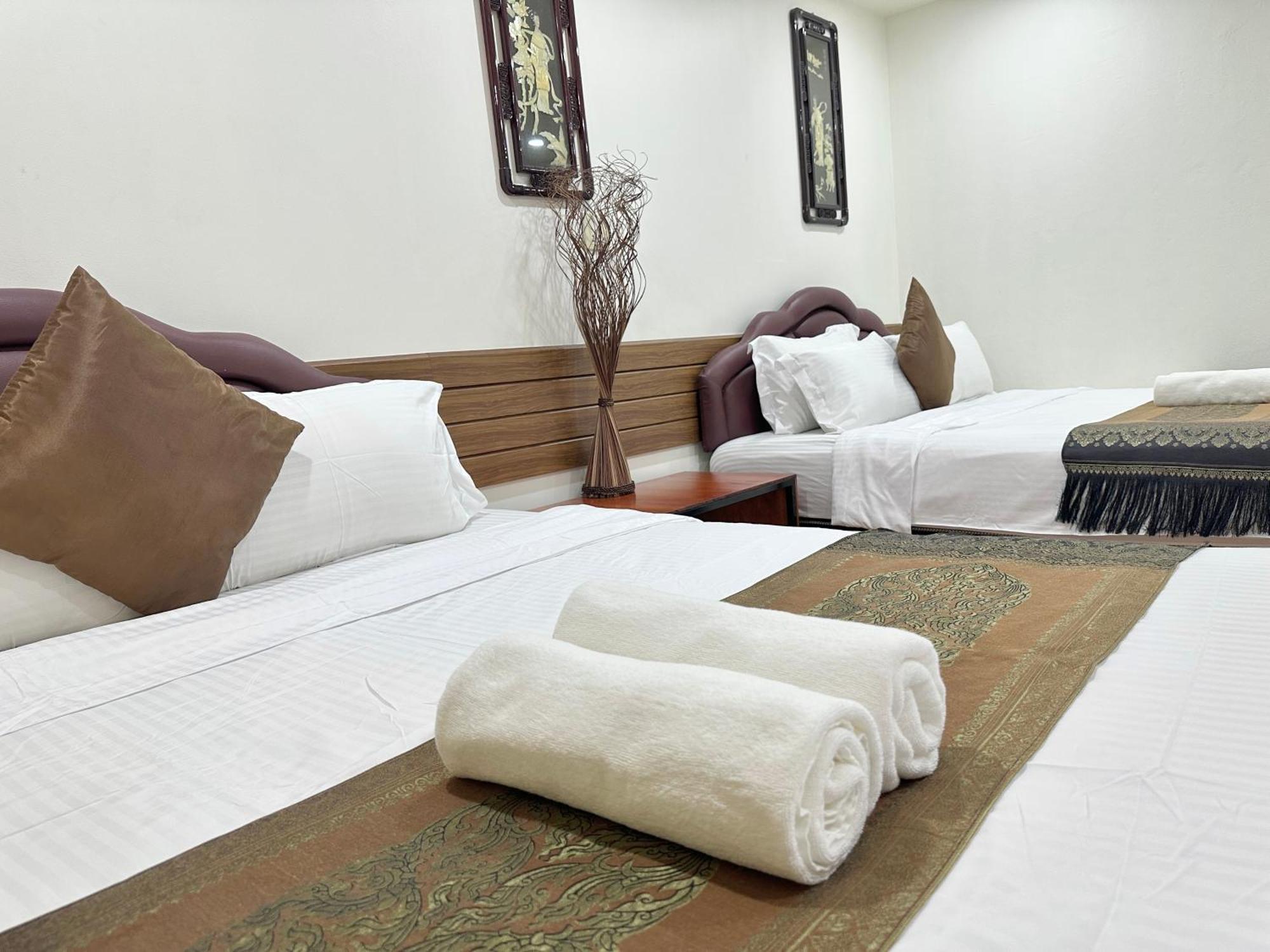 Longzhu Guesthouse Банкок Екстериор снимка