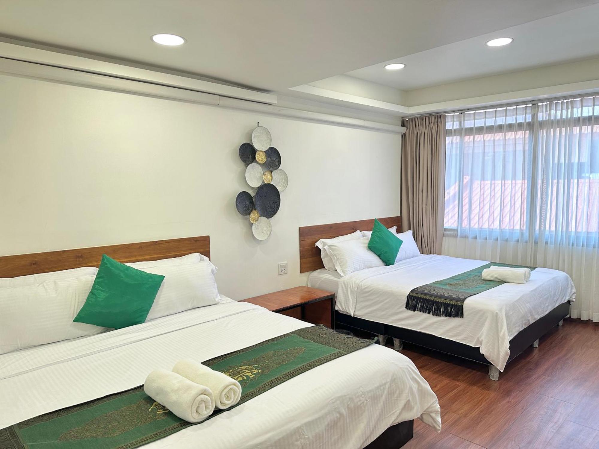 Longzhu Guesthouse Банкок Екстериор снимка