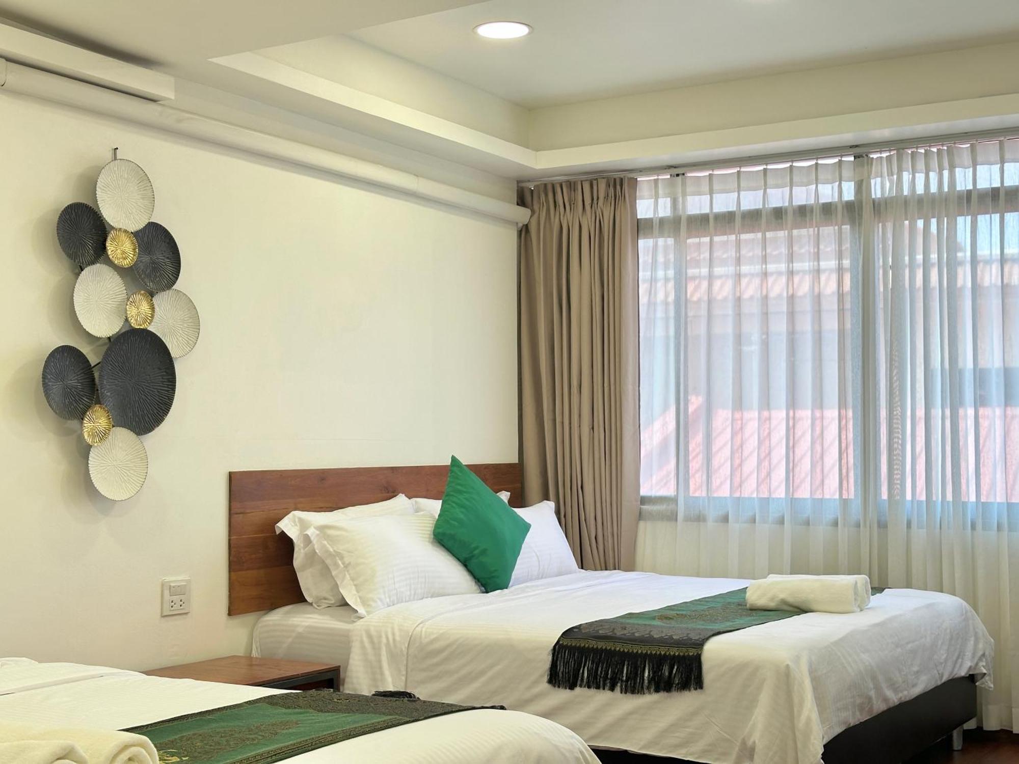 Longzhu Guesthouse Банкок Екстериор снимка