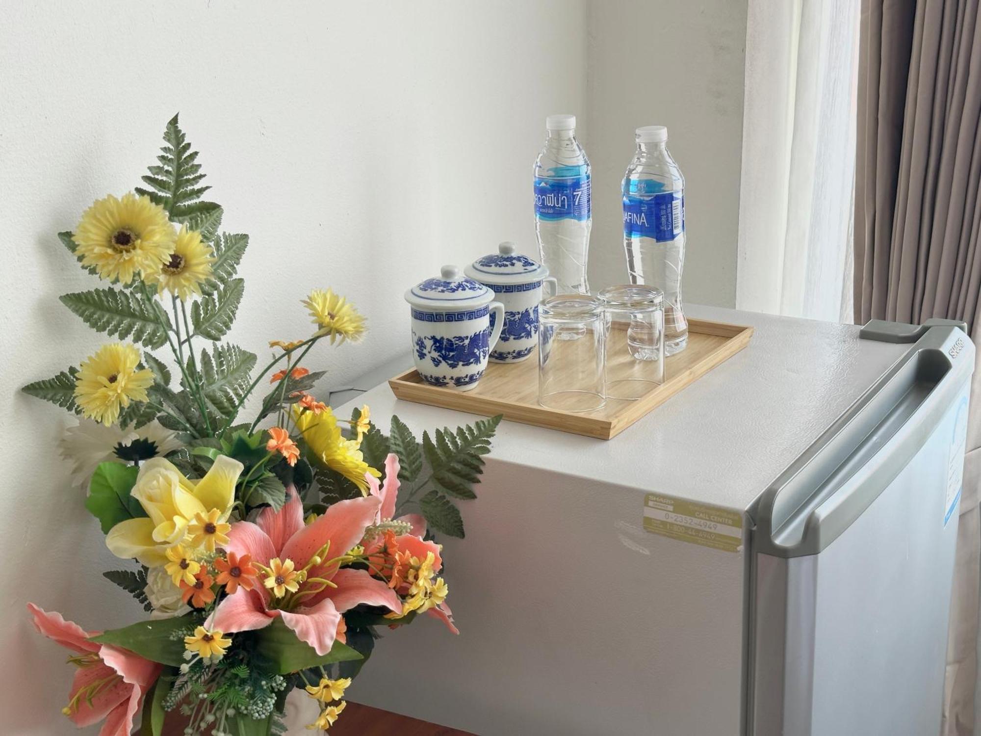 Longzhu Guesthouse Банкок Екстериор снимка