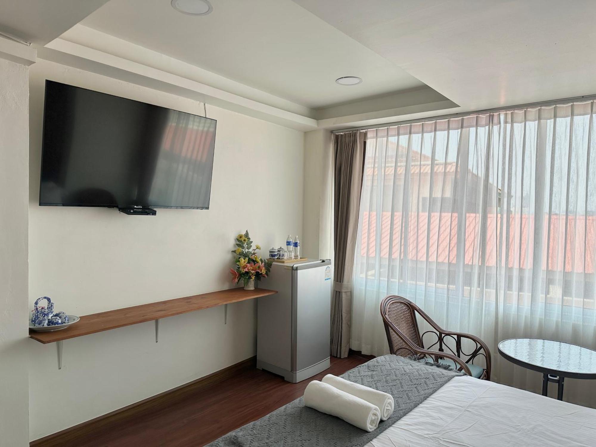 Longzhu Guesthouse Банкок Екстериор снимка
