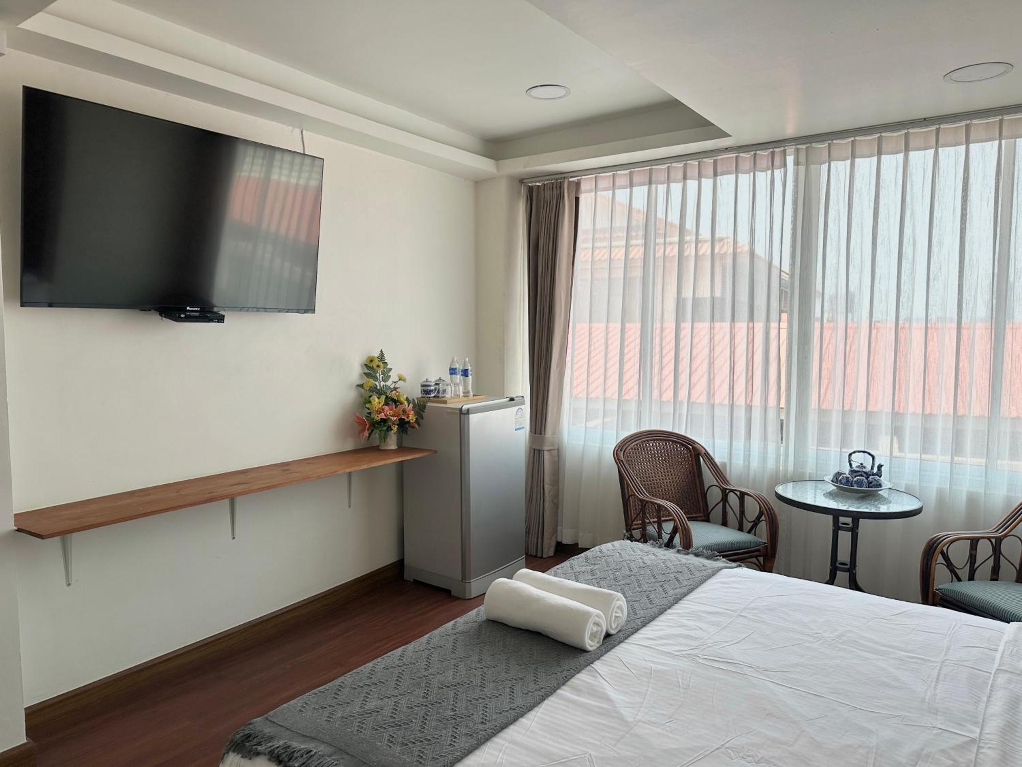 Longzhu Guesthouse Банкок Екстериор снимка