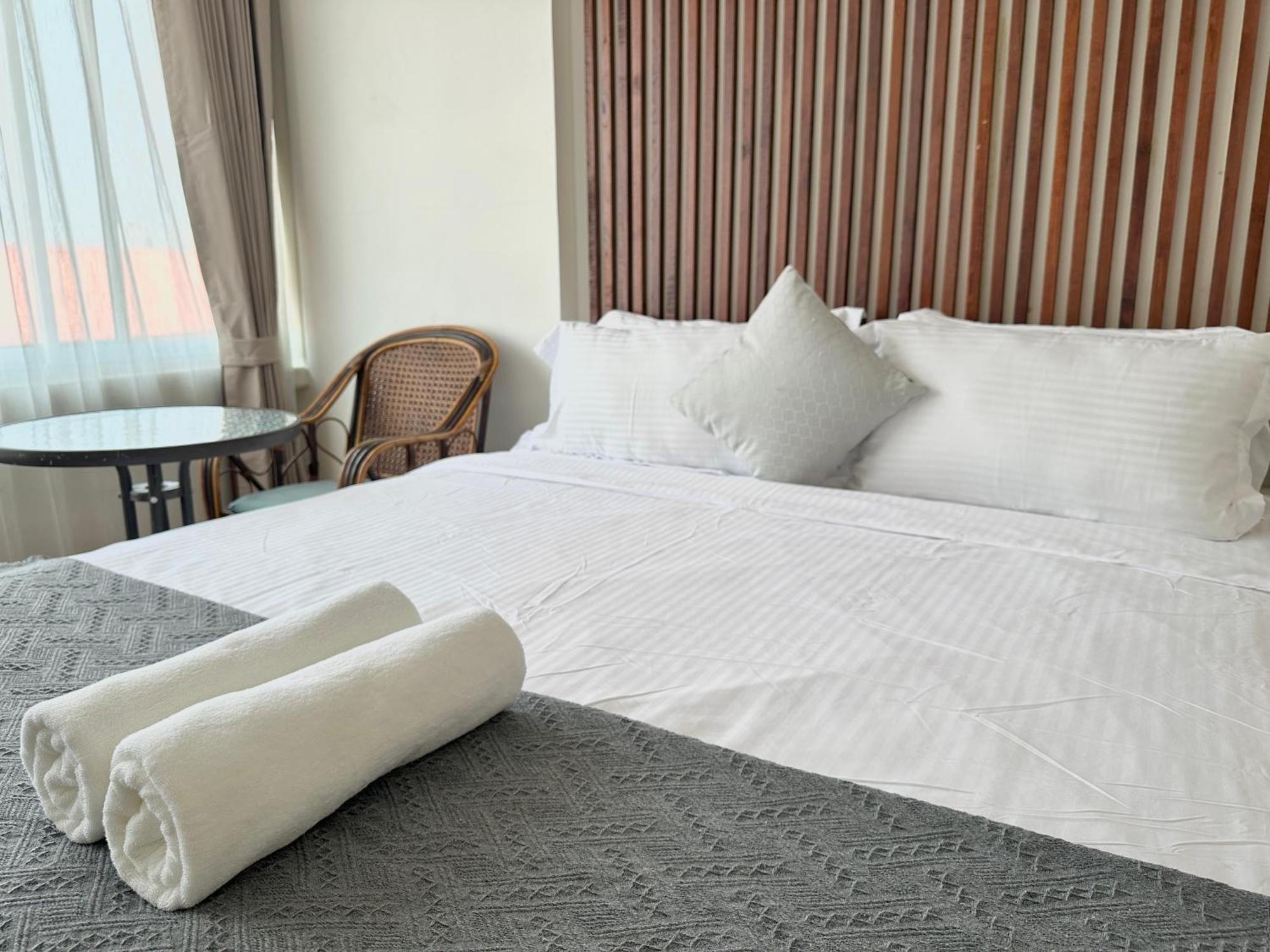 Longzhu Guesthouse Банкок Екстериор снимка