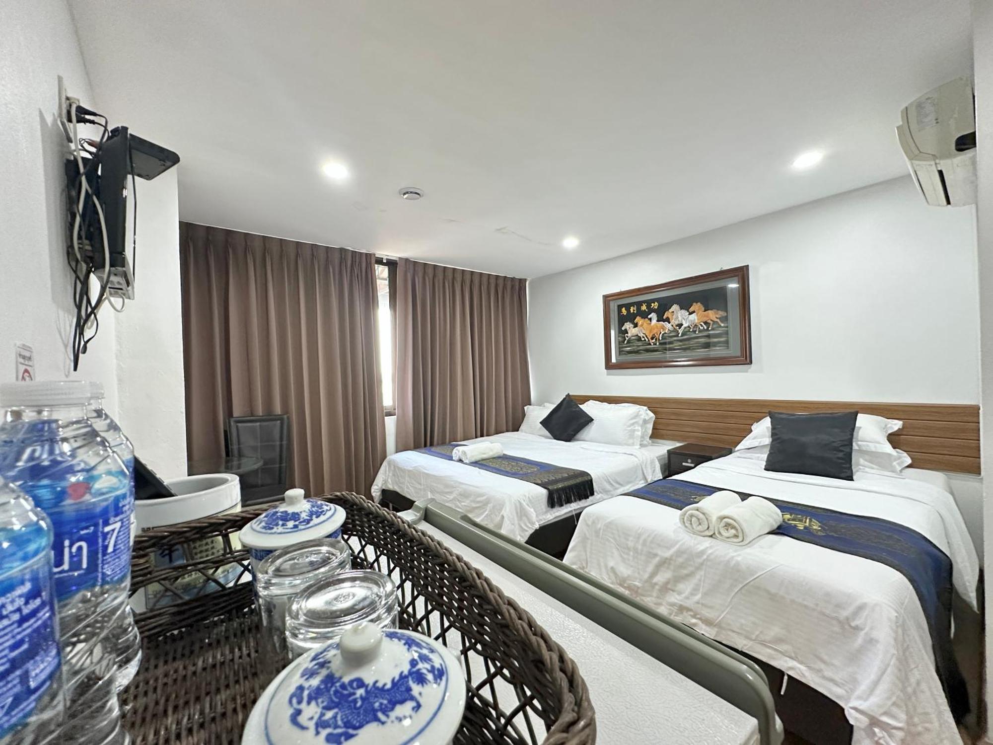 Longzhu Guesthouse Банкок Екстериор снимка
