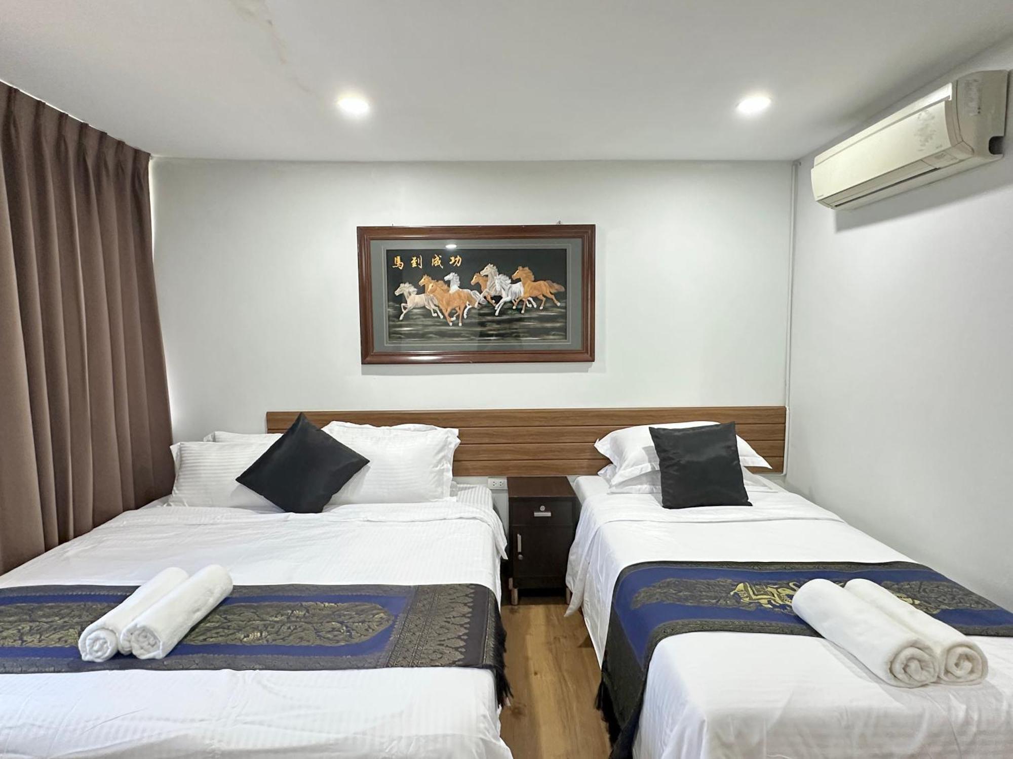 Longzhu Guesthouse Банкок Екстериор снимка