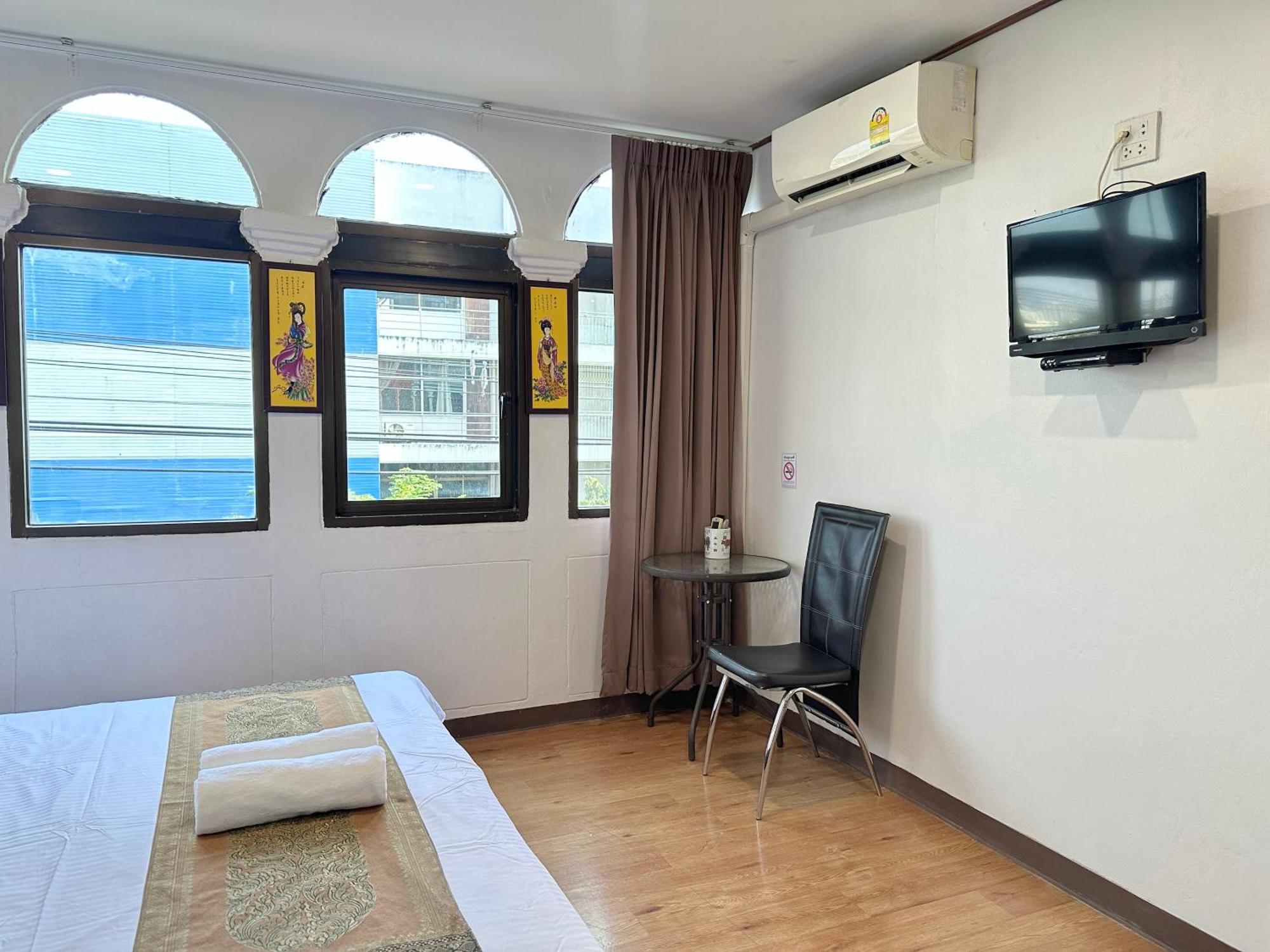 Longzhu Guesthouse Банкок Екстериор снимка
