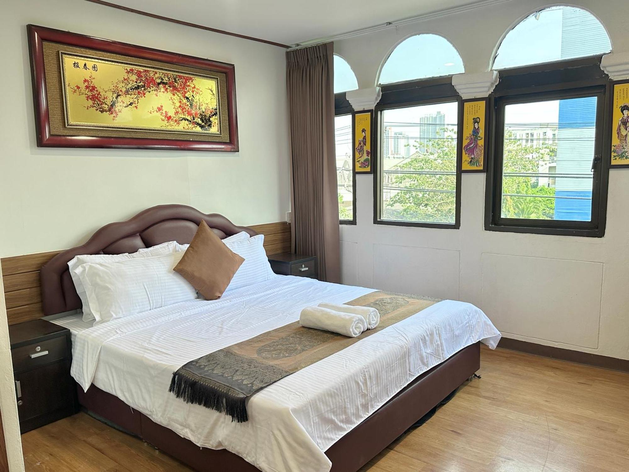 Longzhu Guesthouse Банкок Екстериор снимка