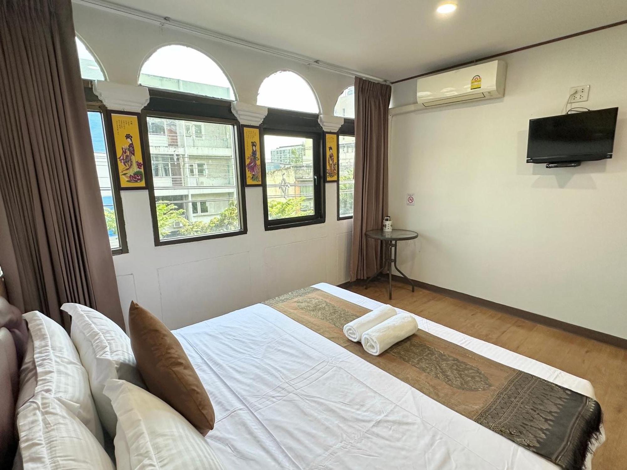 Longzhu Guesthouse Банкок Екстериор снимка